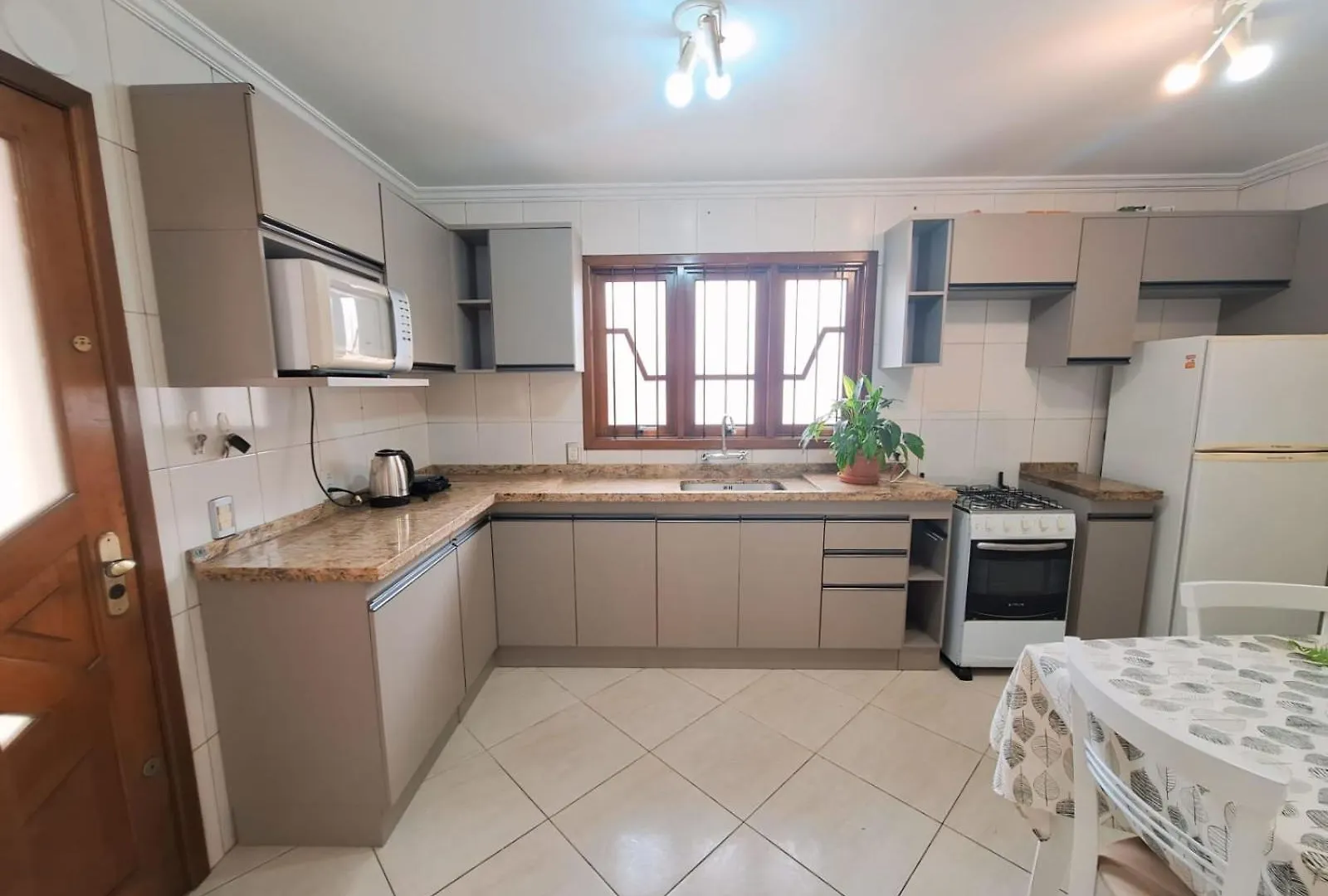 Casa Ampla D 3 Quartos Com Ar Condicionado Jacuzzi Canoas